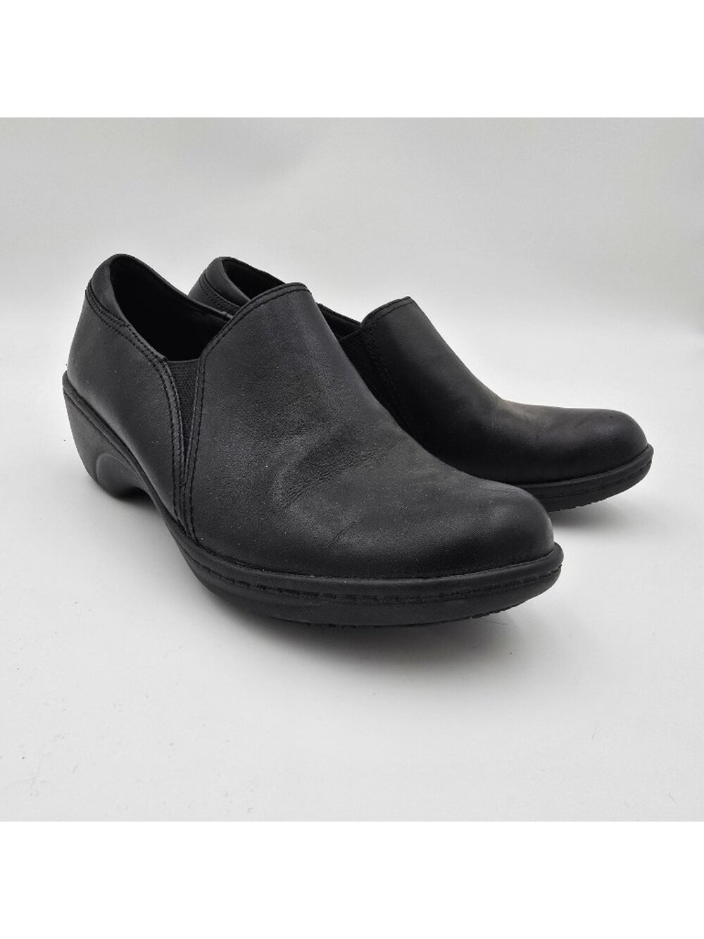 Clarks Black Slip-On Leather Womens Shoes Size 6 With Cushioned Sole & Slip Resi